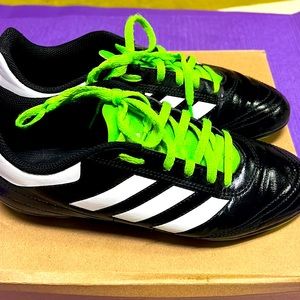 Size 6 big boy Adidas soccer cleats